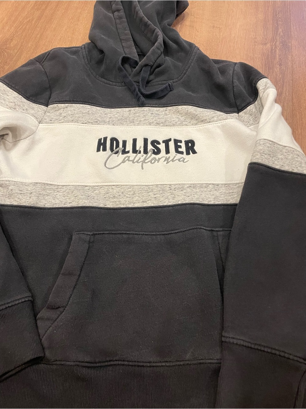 Hollister Men's Black, Gray & White Striped Pullover Hoodie